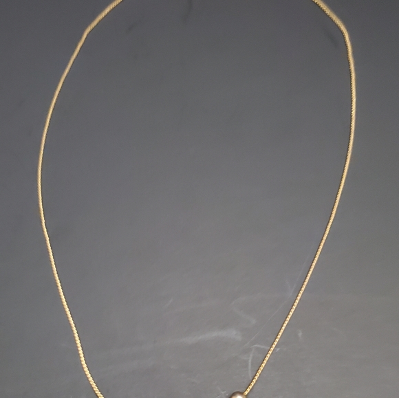 Gold tone necklace with gold tone beads. - Picture 3 of 6